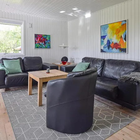 2 Bedroom Pet Friendly In *