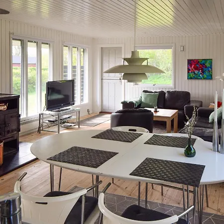 Holiday home 2 Bedroom Pet Friendly In