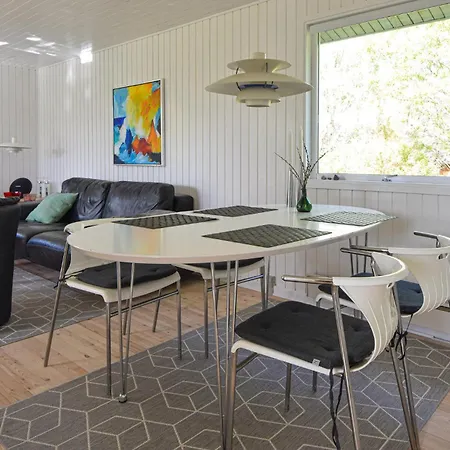 Holiday home 2 Bedroom Pet Friendly In *