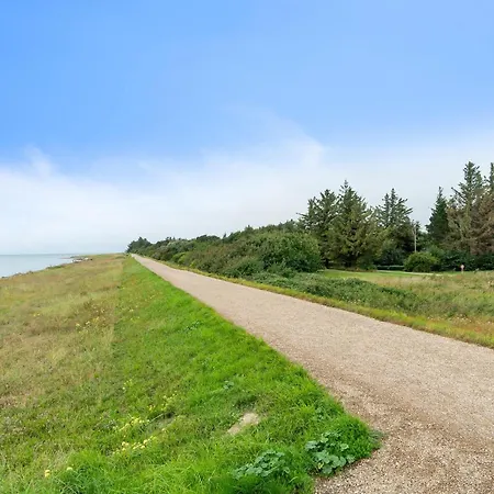 2 Bedroom Beautiful In Holiday home