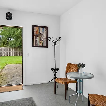 2 Bedroom Beautiful In Holiday home *