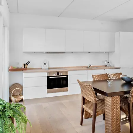 2 Bedroom Beautiful In Holiday home *