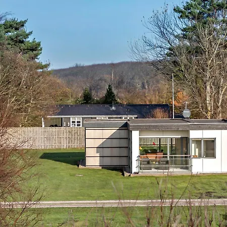2 Bedroom Beautiful In Holiday home *