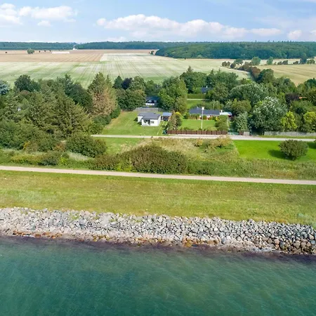 2 Bedroom Beautiful In Holiday home