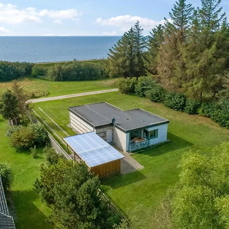 2 Bedroom Beautiful In Holiday home